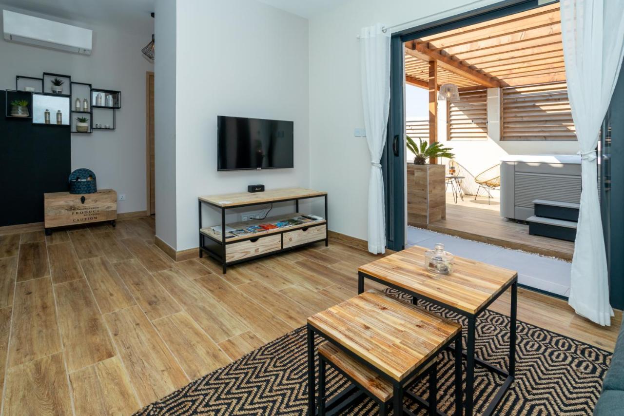 L'Entre Deux-Suite Romantique - Jacuzzi Privatif - Clim Reversible - Wifi Le Somail Kültér fotó