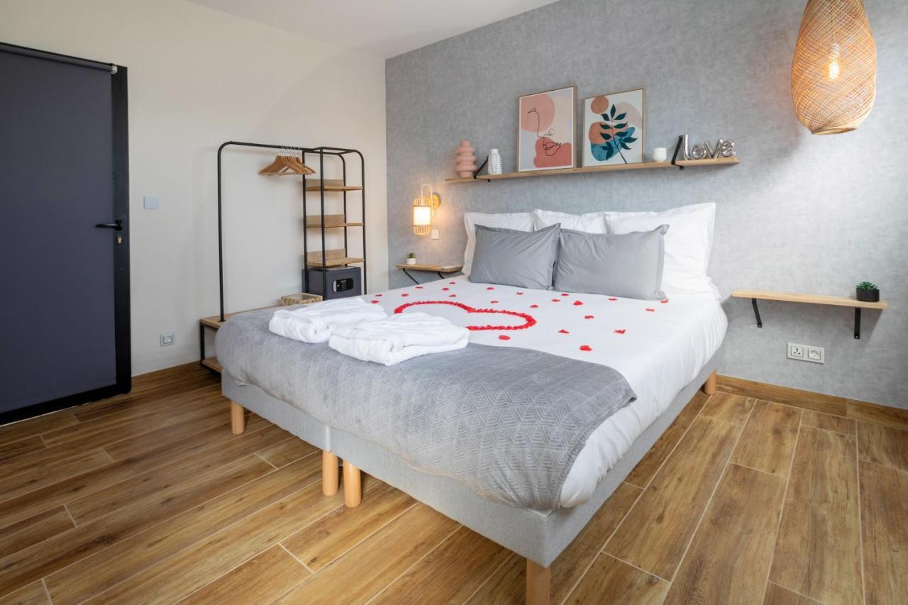L'Entre Deux-Suite Romantique - Jacuzzi Privatif - Clim Reversible - Wifi Le Somail Kültér fotó